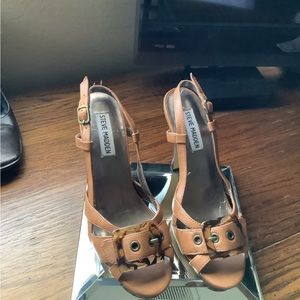 Steve Madden 7.5 tan pumps